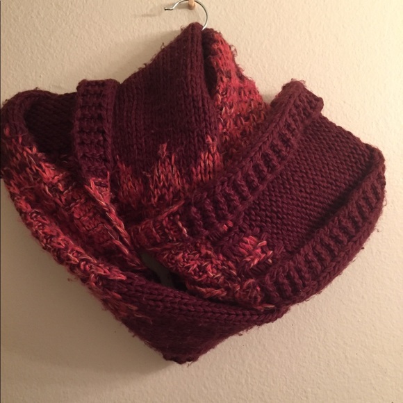 Extra Warm Burgundy Scarf! - Picture 3 of 3